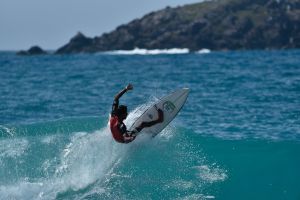 Surfing en Ixtapa Zihuatanejo Mexico