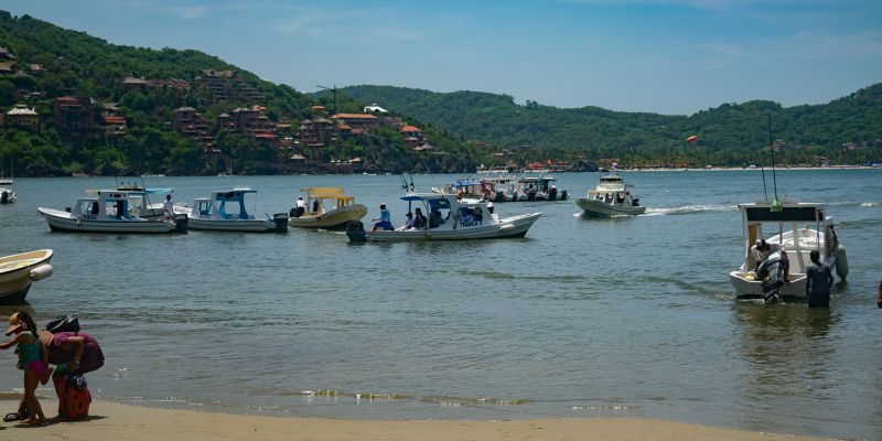 Lanchas En Playa Principal 